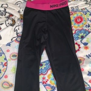 Nike Pro Capri Sports Leggings